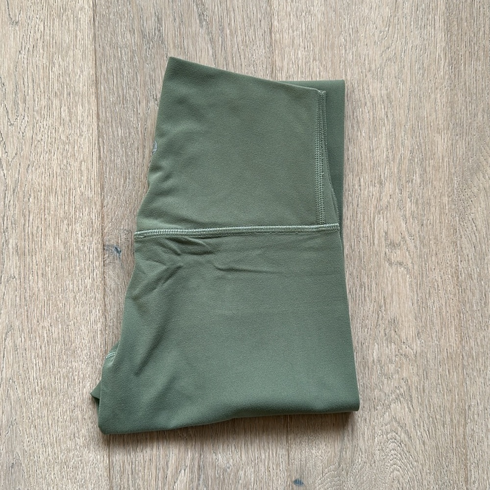 EUC align 25" green twill size 4 lululemon